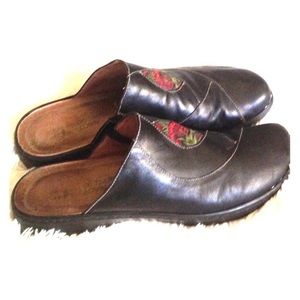 NAOT beauty slip on mule/clogs. Size 41  (10)